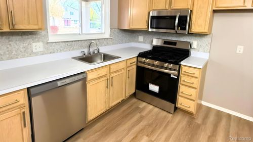 1995 Peerce Ct, Canton, MI, 48187-2928 | Card Image