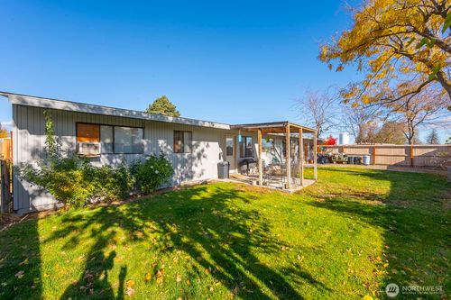 535 Castle Dr, Moses Lake, WA, 98837-3168 | Card Image