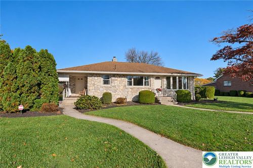 425 W Vine Street, Fleetwood Boro, PA, 19522 | Card Image