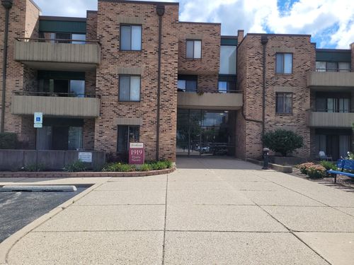 unit-130-1919 Prairie Sq, Schaumburg, IL, 60173-4126 | Card Image