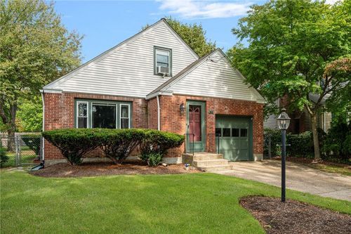 31 Todd St, Warwick, RI, 02888-4236 | Card Image