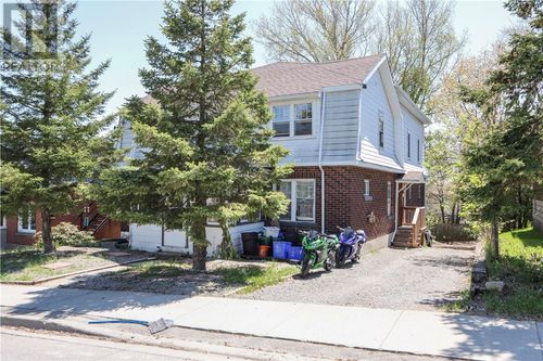 257 Oak St, Sudbury, ON, P3C1N1 | Card Image