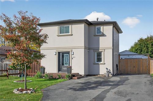 211 Birchcliffe Cres, Hamilton, ON, L8T4L1 | Card Image