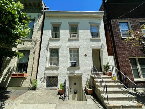 garden-apt-155 Chestnut Street, Albany, NY, 12210 | Card Image