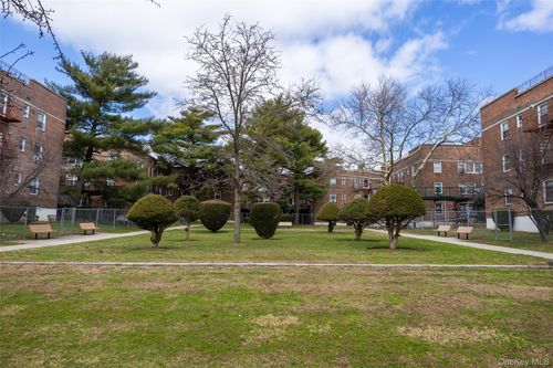 2c-69-12 140th St, Flushing, NY, 11367-1605 | Card Image