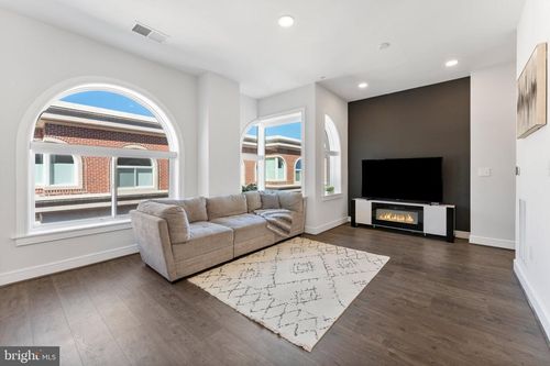 405-635 Slaters Ln, ALEXANDRIA, VA, 22314-1176 | Card Image