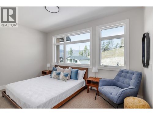 4-3425 Hilltown Dr, Kelowna, BC, V1V0H4 | Card Image