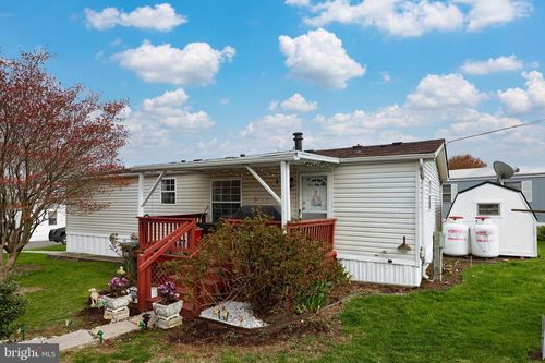 6 Hilltop Ave, Akron, PA, 17501-1454 | Card Image