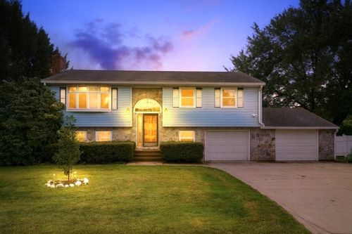 79 Karen Lynn Cir, Feeding Hills, MA, 01030-1004 | Card Image