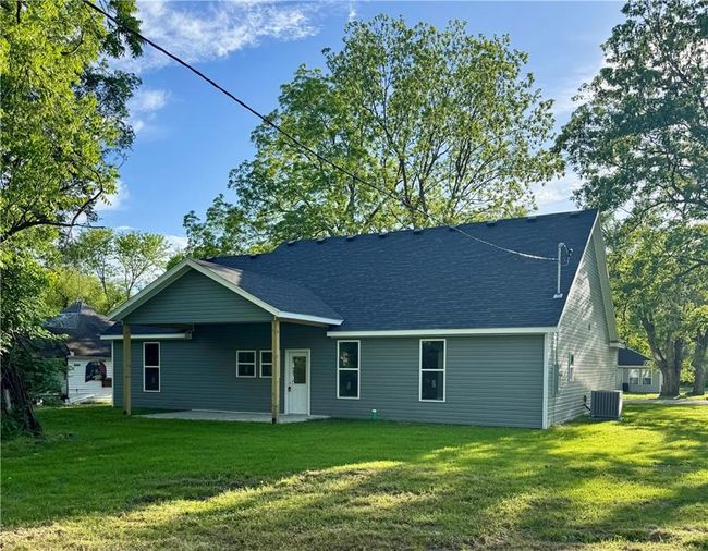 207 S Ward St, House other with 3 bedrooms, 2 bathrooms and null parking in Leeton MO | Image 5
