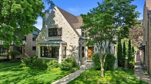 5552 N Berkeley Boulevard, Whitefish Bay, WI, 53217 | Card Image
