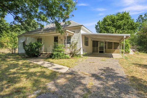 404 E Beach St, Henryetta, OK, 74437-2022 | Card Image