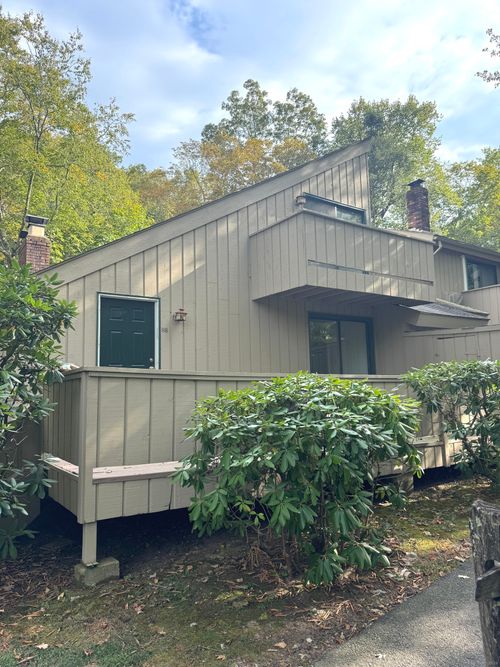 66-66 Mohawk Trl, Guilford, CT, 06437-1107 | Card Image