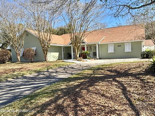 4818 Oakwood St, Moss Point, MS, 39563-2423 | Card Image