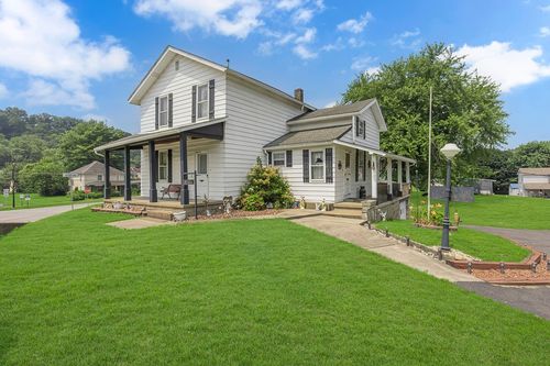 694 John F Kennedy St, Wampum, PA, 16157-1008 | Card Image