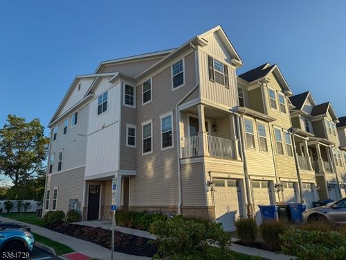 246 Park Ln, Dunellen, NJ, 08812-1660 | Card Image