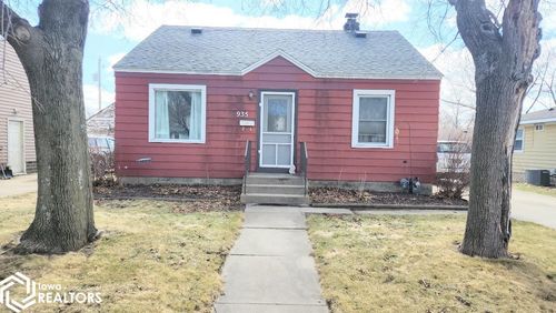 935 11th St Ne, Mason City, IA, 50401-2333 | Card Image