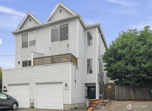5243 40th Ave Ne, Seattle, WA, 98105-3044 | Card Image