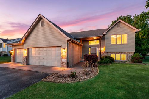 28359 Lakeside Way, Lindstrom, MN, 55045-4403 | Card Image