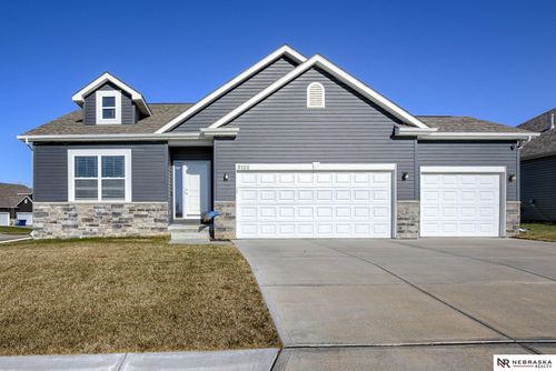 5122 Lawnwood Drive, Papillion, NE, 68133 | Card Image