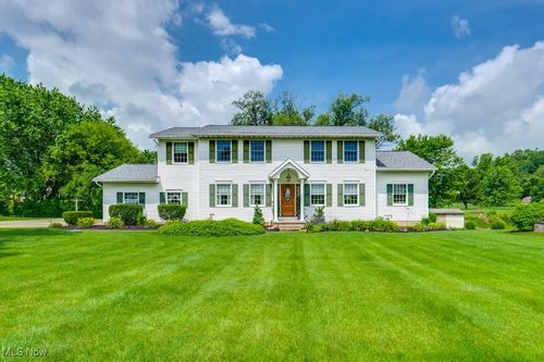 10321 Schlabach Ave Ne, Hartville, OH, 44632-9133 | Card Image