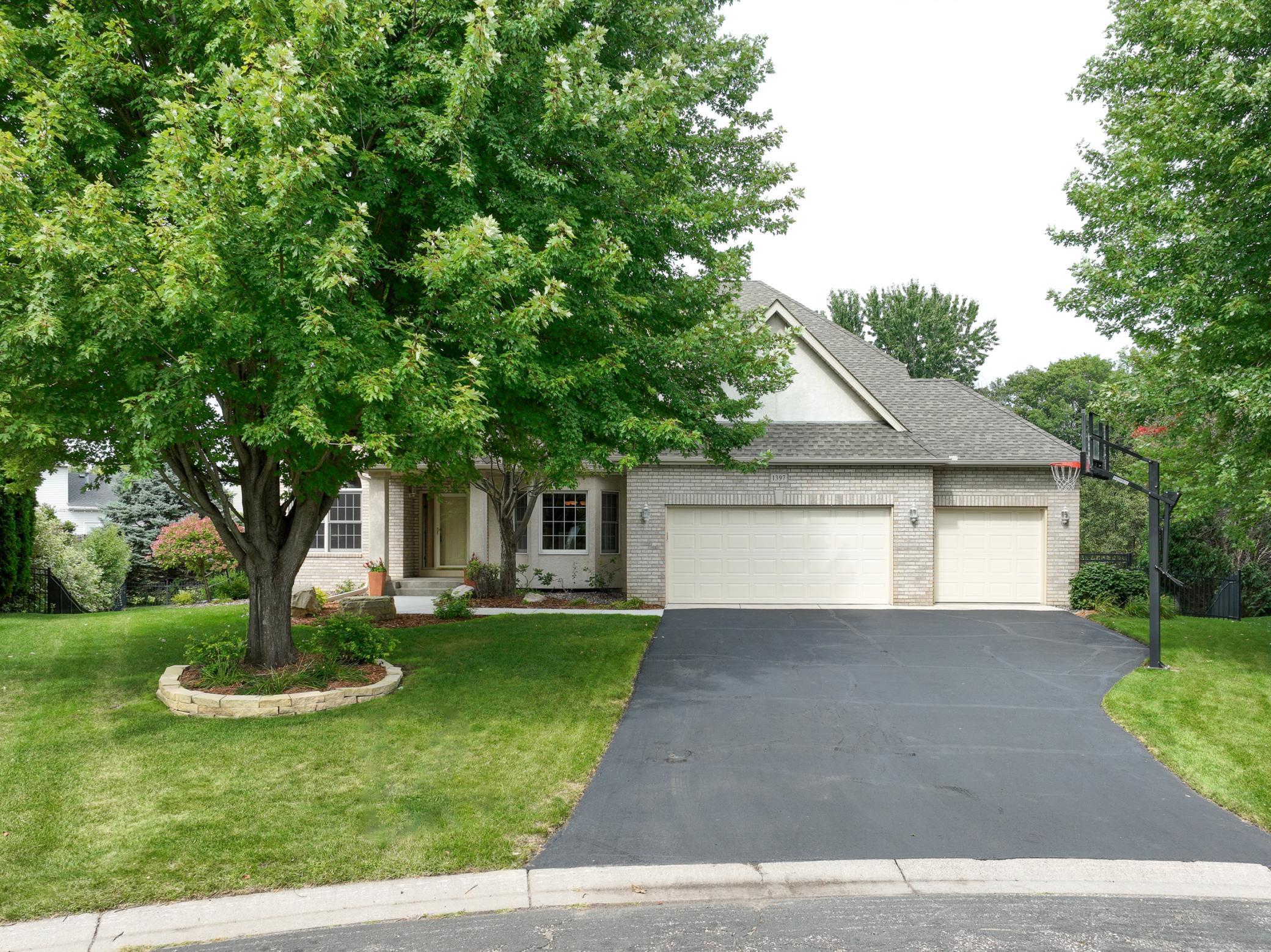 Larkspur Ct, Saint Paul, MN 55129