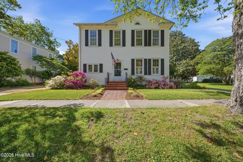 215 W Queen St, Edenton, NC, 27932-1839 | Card Image