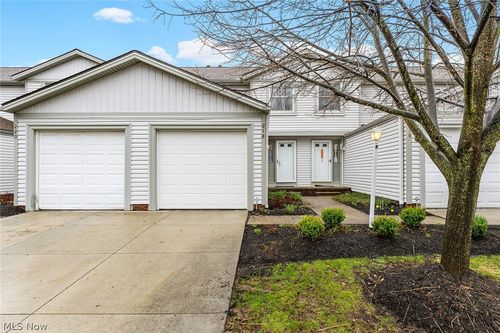 218 Regina Dr, Bedford, OH, 44146-3280 | Card Image