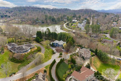 6 Oxford Ct, Asheville, NC, 28804-1362 | Card Image