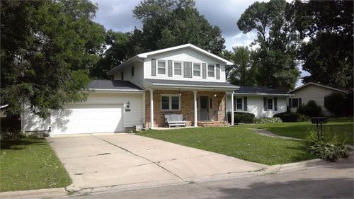 1106 Foothills Cir, Albert Lea, MN, 56007-3509 | Card Image