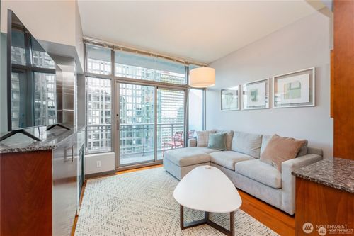 1805-2033 2nd Ave, Seattle, WA, 98121-2253 | Card Image