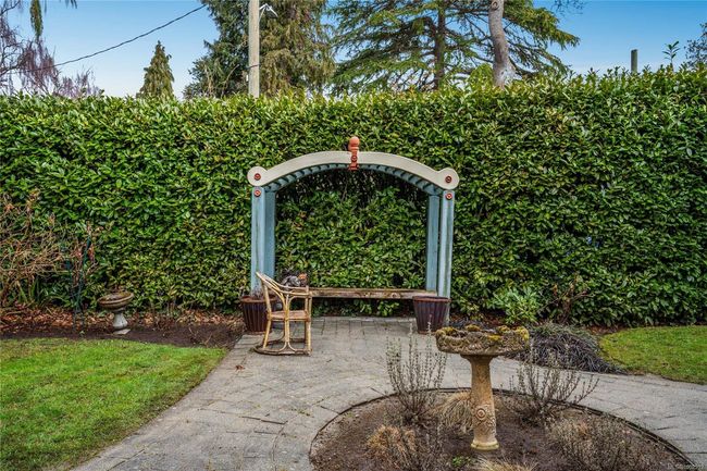 1023 St Charles St, House other with 3 bedrooms, 3 bathrooms and 6 parking in Victoria BC | Image 40