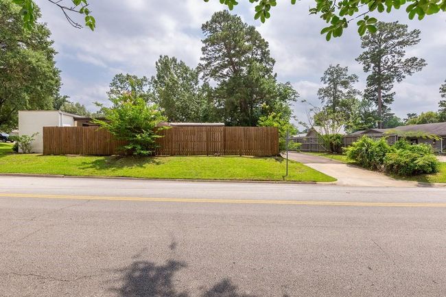 1402 Robinwood Dr, House other with 3 bedrooms, 3 bathrooms and 2 parking in Lufkin TX | Image 33