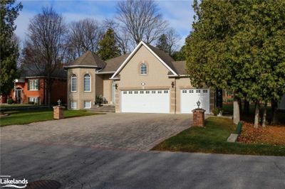 26 Fairway Cres, House other with 3 bedrooms, 3 bathrooms and 6 parking in Wasaga Beach ON | Image 2