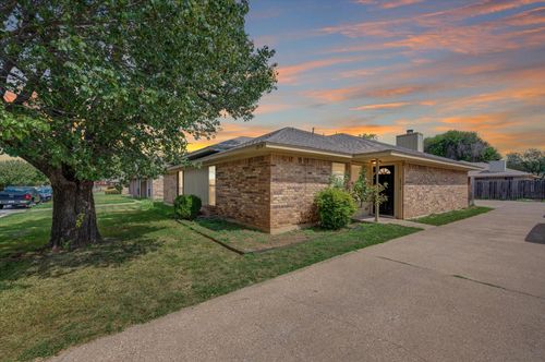 2319 Indigo Ln, Arlington, TX, 76015-1032 | Card Image