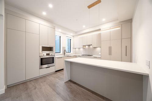 218-8699 Spires Rd, Richmond, BC, V6Y1W4 | Card Image