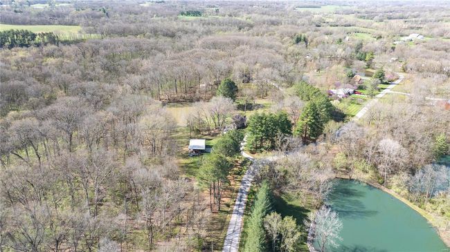 8556 Kee Mac Ln, House other with 2 bedrooms, 2 bathrooms and 3 parking in Alton IL | Image 4