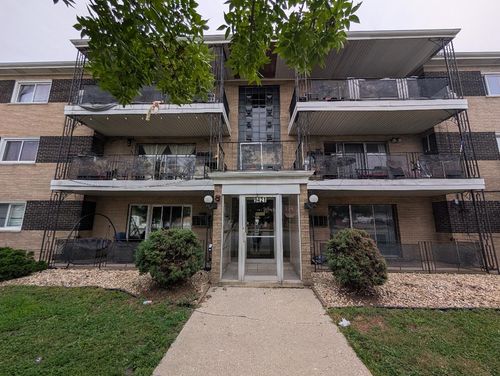 2se-9421 S Roberts Rd, Hickory Hills, IL, 60457-2170 | Card Image