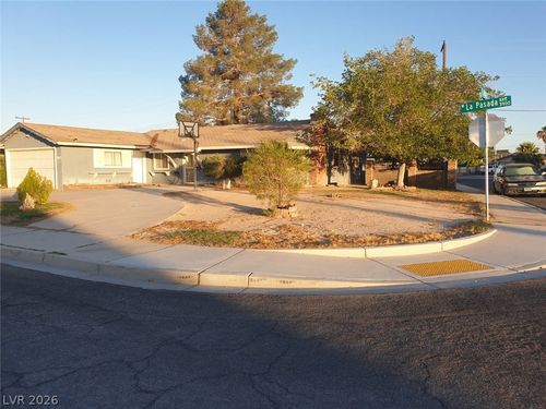 3905 La Pasada Ave, Las Vegas, NV, 89102-0533 | Card Image