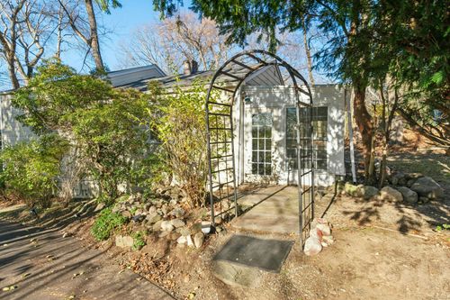 2 A Cross Hwy, Westport, CT, 06880-2004 | Card Image