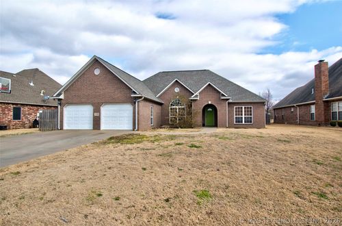 1129 Elizabeth Drive, Checotah, OK, 74426 | Card Image