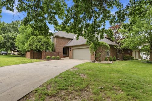 5204 W 112th St, Leawood, KS, 66211-1739 | Card Image