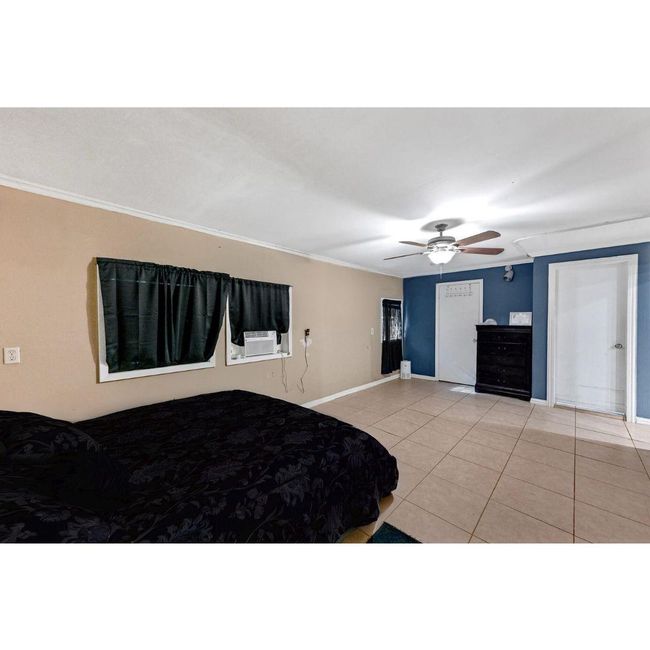 Primary bedroom, 1st floor | Image 7