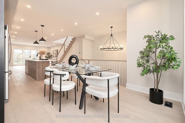 1046 Roosevelt Rd, House attached with 5 bedrooms, 6 bathrooms and 2 parking in Mississauga ON | Image 49