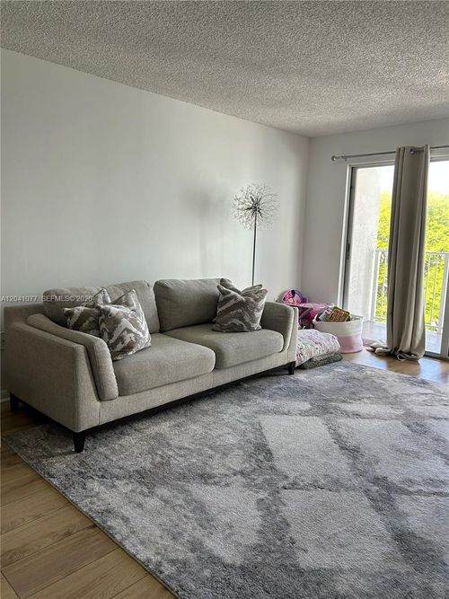 301-1975 Normandy Dr, Miami Beach, FL, 33141-4452 | Card Image