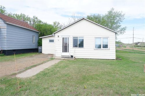 11 Av B, Willow Bunch, SK, S0H4K0 | Card Image