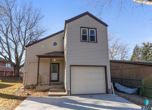3325 E Manor Cir, Sioux Falls, SD, 57103-4168 | Card Image