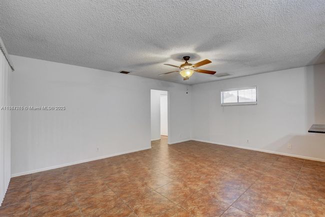 E - 28 Crossings Cir, Condo with 2 bedrooms, 2 bathrooms and null parking in Boynton Beach FL | Image 5