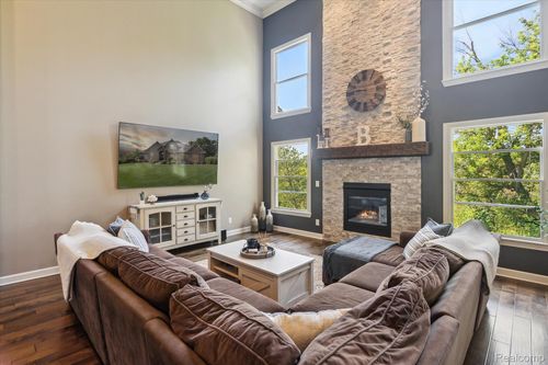 4348 Oak Tree Trl, Fenton, MI, 48430-9162 | Card Image