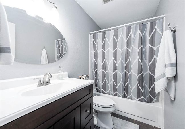 guest bath | Image 15